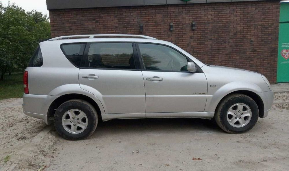 Один власник, пробіг малий. Надійний Rexton