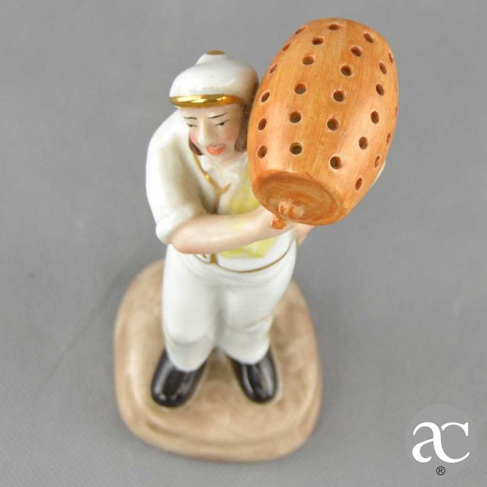 Paliteiro “Homem do Barril” em Porcelana Vista Alegre