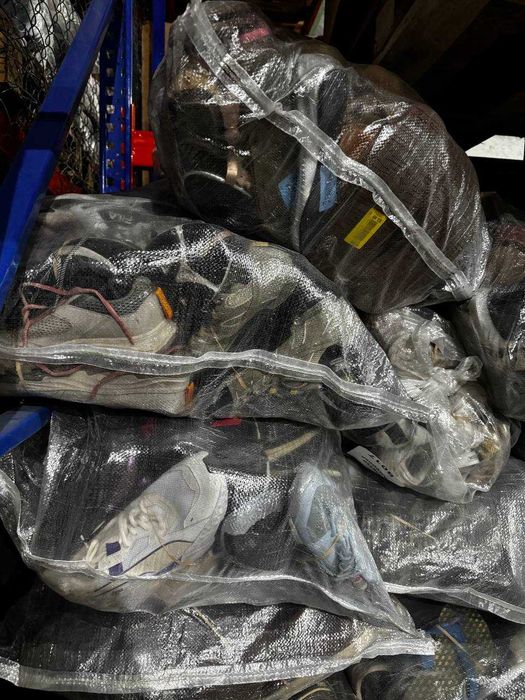 Секонд-хенд взуття з США! Дуже багато кросівок – оптом від 500 кг