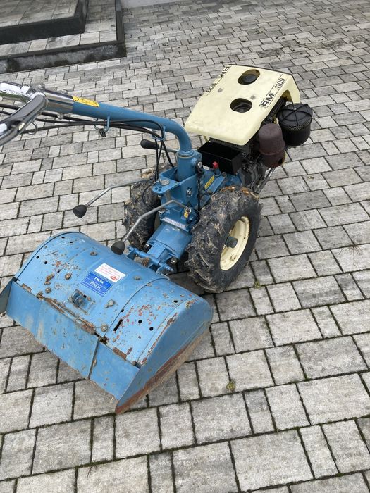 Glebogryzarka RM 1109 samobierzna, nośnik narzedzi, profesionalna