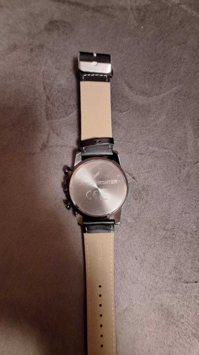 Чоловічий годинник