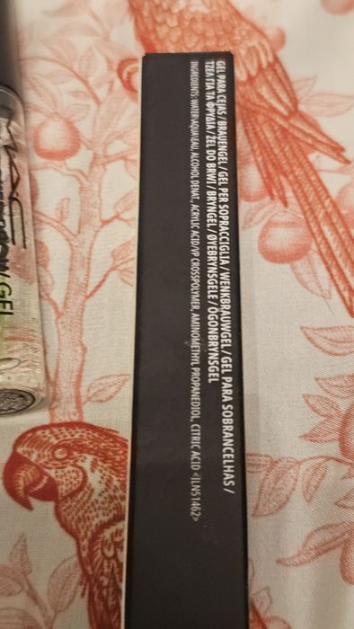 MAC Pro Locked Brow Gel, utrwalający żel do brwi.