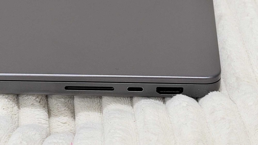 MacBook Pro M3 Pro - 18GB RAM / 512GB SSD c/ Caixa + Carregador