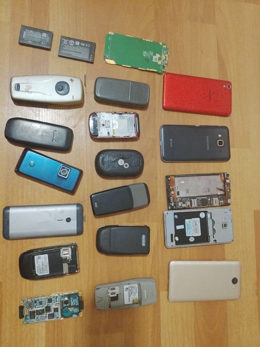 Продам телефони і смартфони одним  лотом