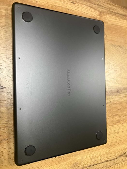 MacBook Pro 14" M4 16/512, bateria 100%, gwarancja producenta, jak nowy