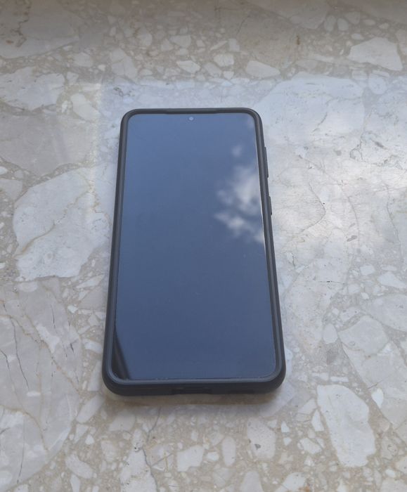 Samsung Galaxy S21 5G z super obudową od Spigen
