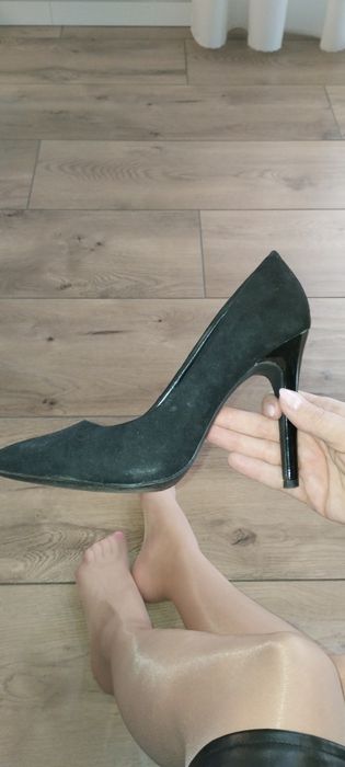 Czarne zamszowe szpilki