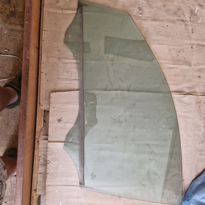 Szyba drzwi kierowcy audi q3 lewy przod