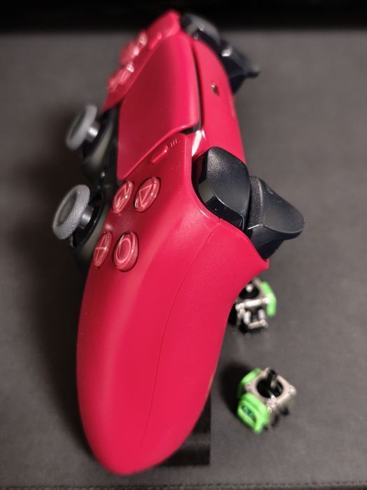DualSense cosmic red com joysticks TMR Favor Union