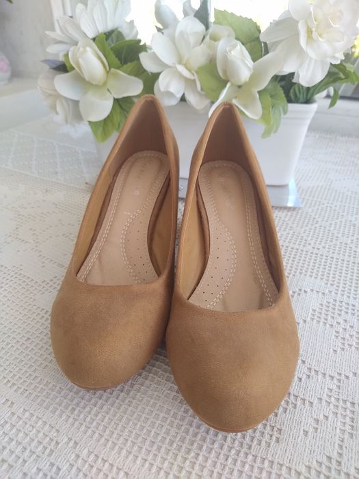 Sapatos camel elegantes e confortáveis - You and Me - Tamanho 37