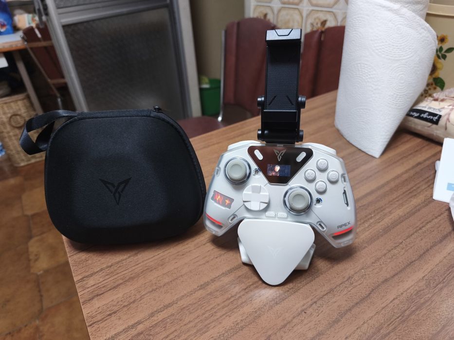 Flydigi Apex 4 Branco + Base + Estojo