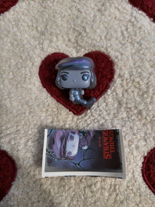 Figurka Kinder Joy Stranger Things - Robin