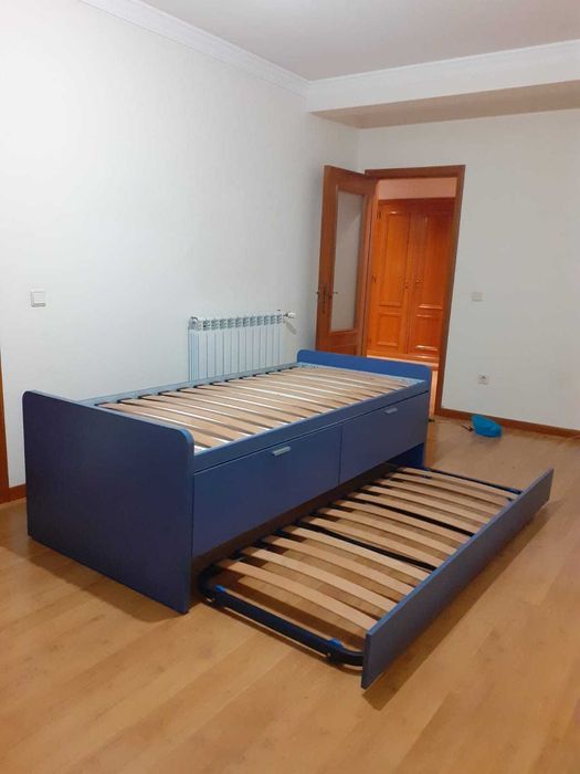 cama de criança com 2 gavetões e segunda cama extraível