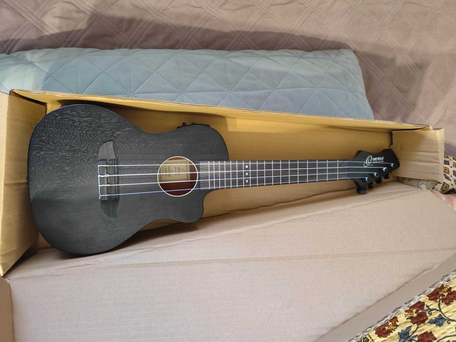 Ukulele koncertowe elektro-akustyczne ORTEGA RUHZ-CE-SBK
