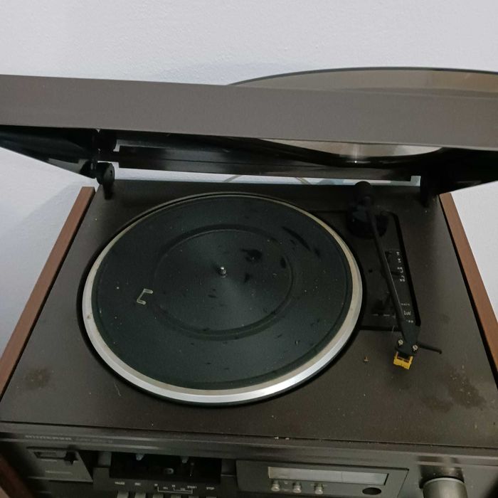 Aparelhagem antiga e outros eletrodomésticos