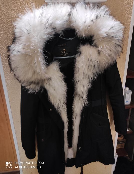 Парка куртка с натуральным белым мехом енота