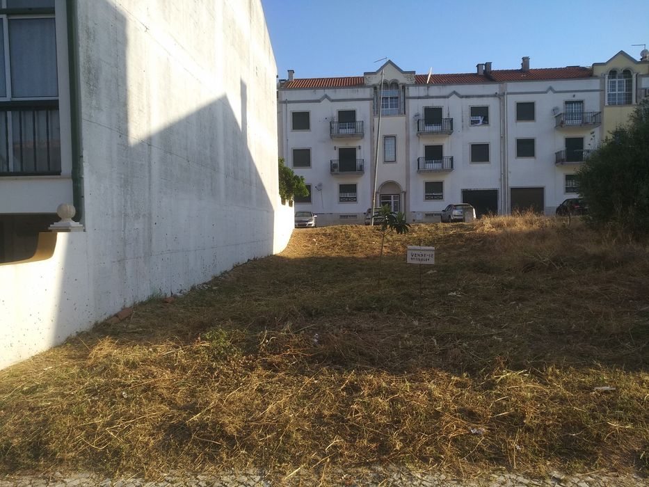 Vende se terreno para futura construçao