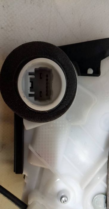 Fechadura / fecho porta frente direito TOYOTA Yaris (_P15_)