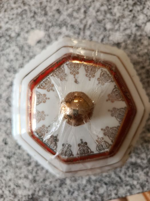 Peça em porcelana