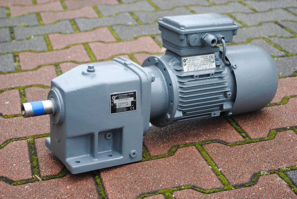 Motoreduktor 0.37kw. 74obr. z hamulcem. Firmy NORD