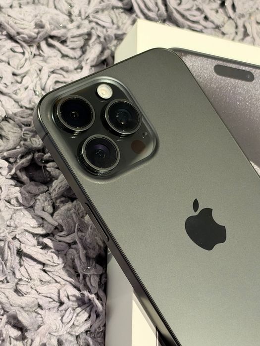 iPhone 15 pro max 256 GB Black Titanium + 6 Etui i akcesoria