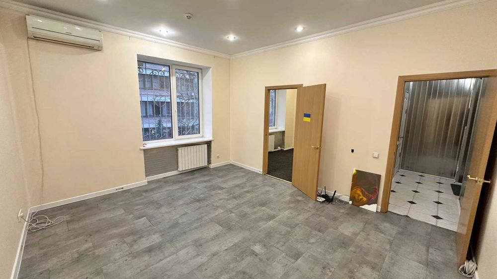 Без% Фото реал 51,3м2 2/4пов фасад ж/ф 3к офіс Шевченківський центр