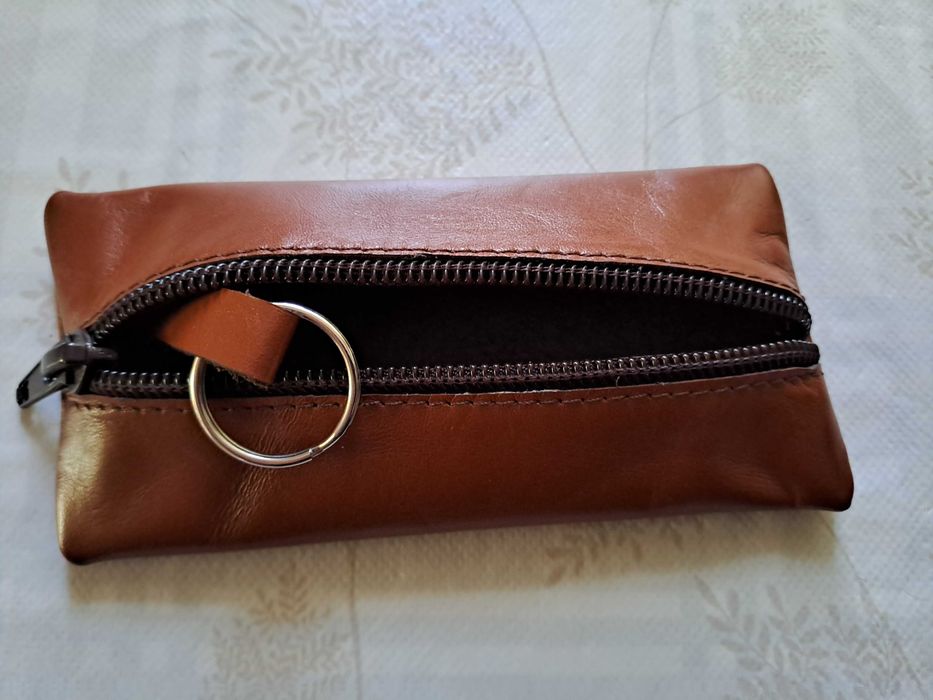 Brązowe etui na klucze - ręczna robota