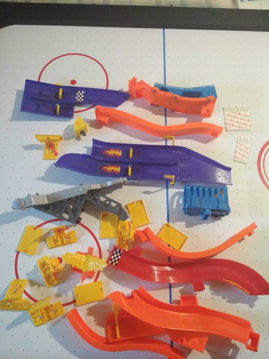 Pistas Hotwheels e outra