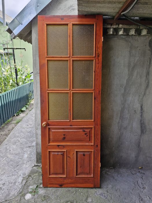 Продам дверь *Дерево натуральное*
