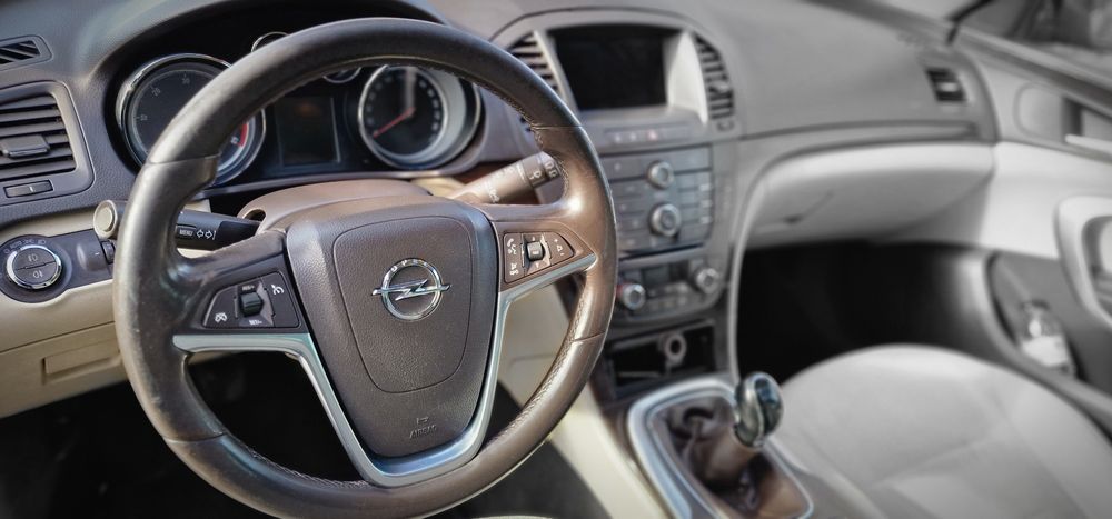 Opel Insignia 2.0cdti sportstour 160cv 2012