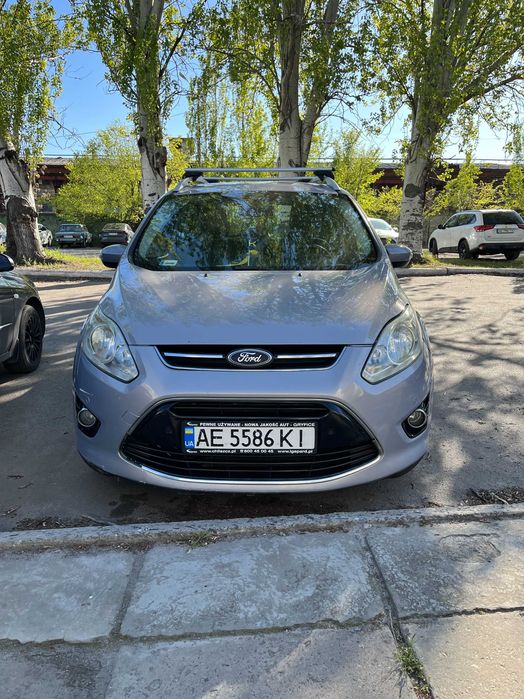 Чудова сімейна автівка Ford Grand C-Max 2010
