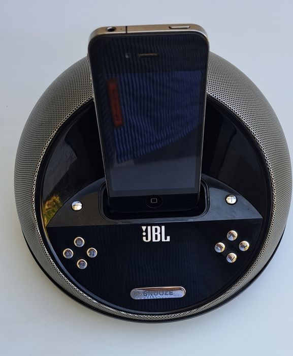 Telefone Apple.Rádio,despertador, carregador de tlf. Apple, marca JBL.