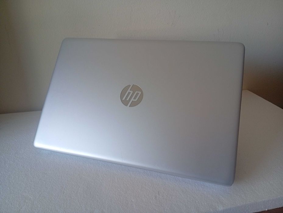 HP 15NP Ryzen 3-2200U + Radeon Vega 3 + 12GB RAM + SSD