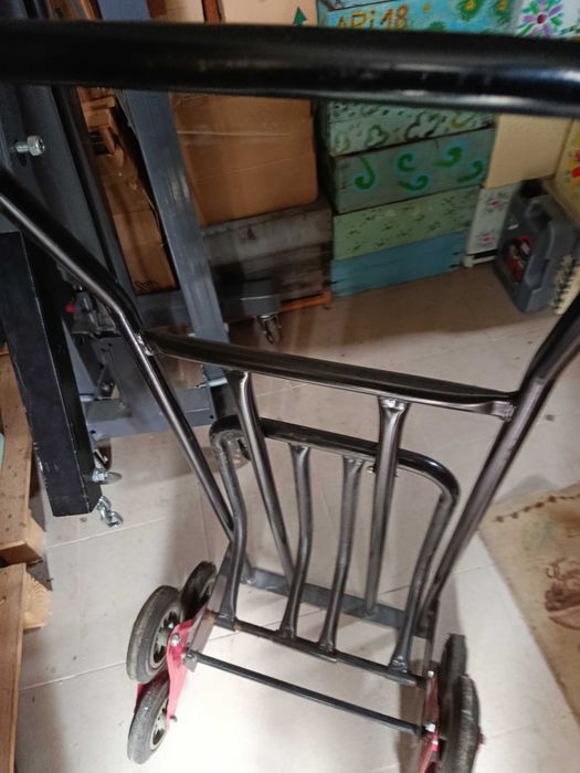 Descrição
Carrinho de carga 3 rodas
profissional
ideal para escadas.