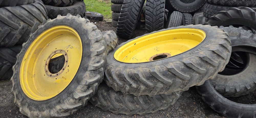 Koła do międzyrzędzi Massey Ferguson 300/95-46 12,4-32