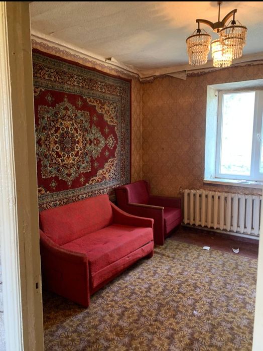 Кошманівка. Продаж окремого, добротного будинку з комунікаціями.