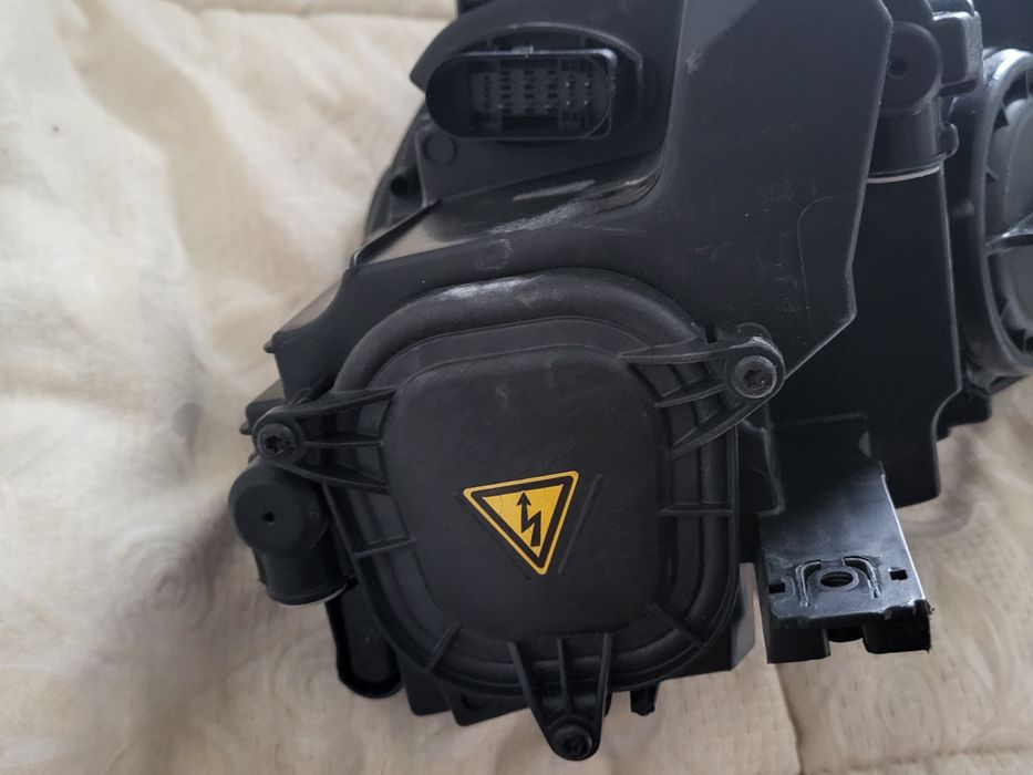2 FARÓIS- Conjunto de farois originais Audi A4 B9 Xenon