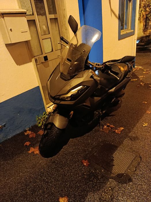 Alugo   HONDA ADV 350