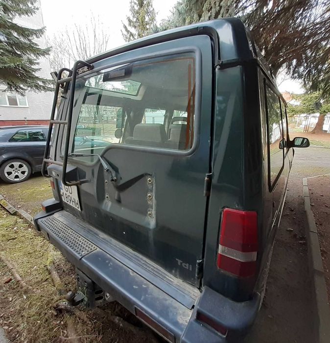 Samochód osobowy Land Rover z 1998.