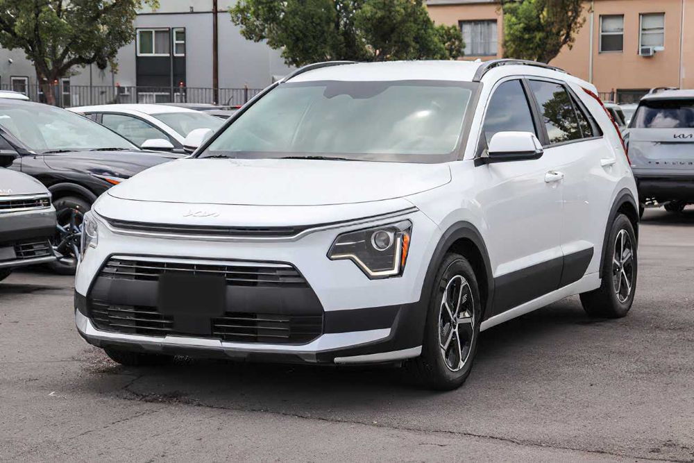 Kia Niro EX Hybrid      2023