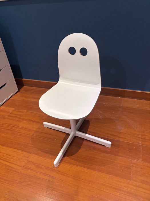 Cadeira madeira quarto criança