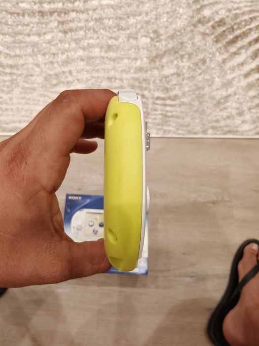 PS Vita Lime Green / White Versão Japonesa Desbloqueado C/Henkaku