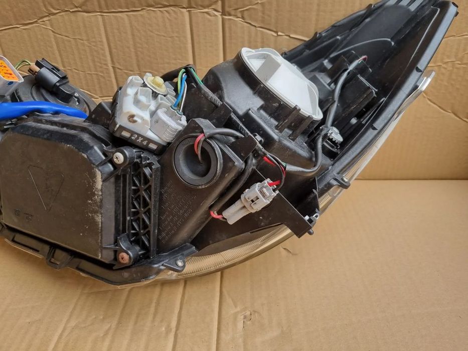 subaru legacy outback lift lampa prawa reflektor xenon