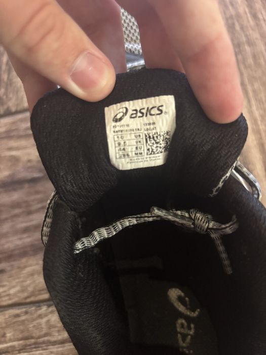 Кросівки Asics.