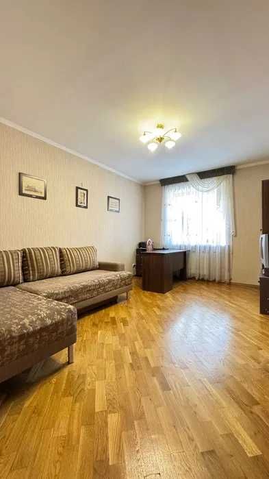 Продаж 3-к квартири  з ремонтом та видом на парк