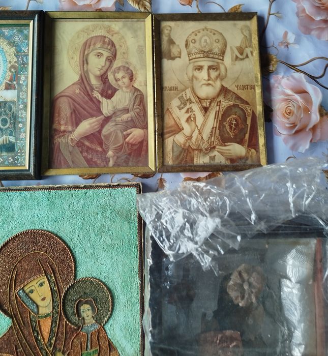 Продам Старинные иконы цена за все