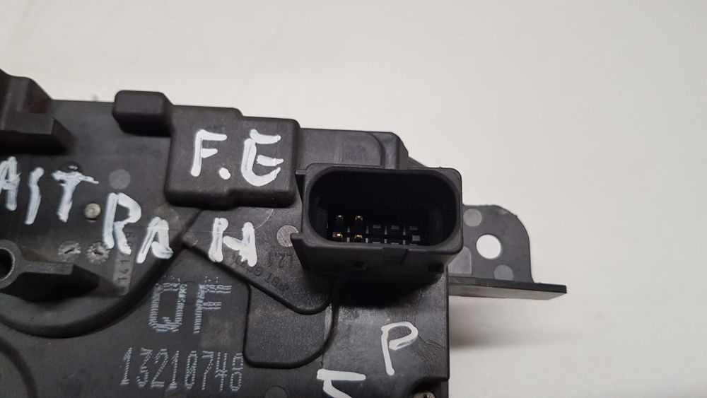 Fechadura / fecho porta frente esquerdo OPEL Astra H Hatchback (L48)