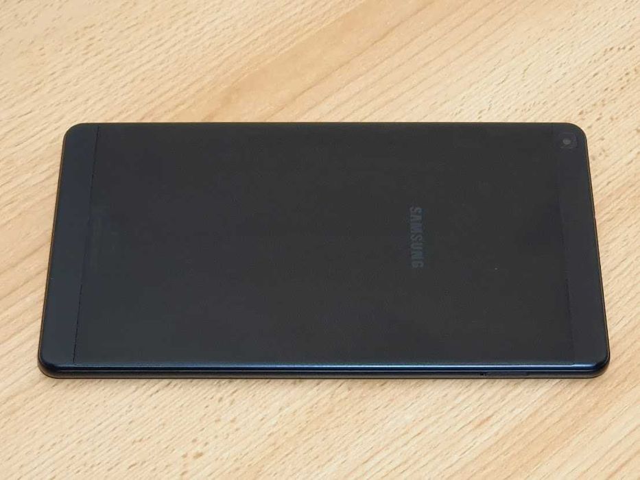 Планшет Samsung Galaxy Tab A 8.0" (2019) 2/32GB LTE Black (SM-T295NZKASEK) У ідеальному стані. Батарея тримає 20 годин.