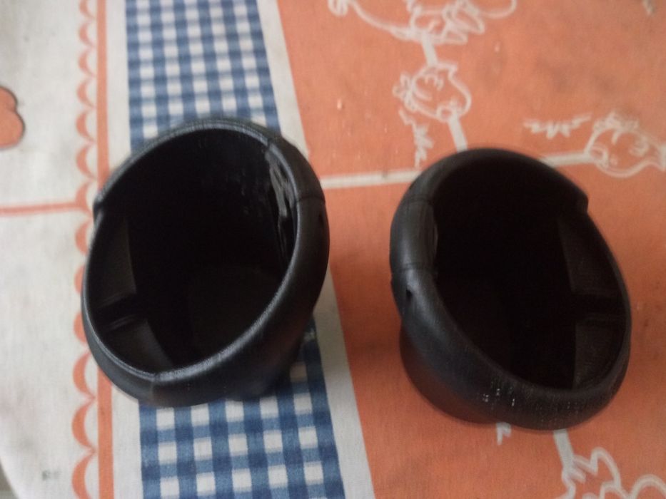 Dois cinzeiros como novos