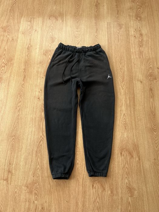 Чорні спортивні штани Nike Air Jordan Essentials